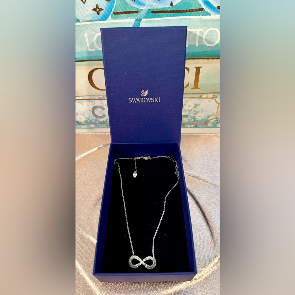 Swarovski Infinity Necklace like NEW with box. 💎